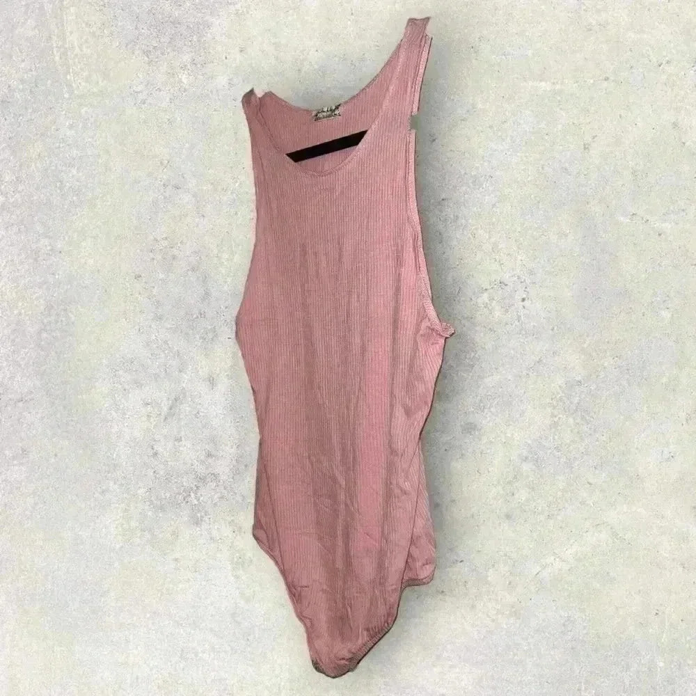 Nwot intimately free people baby pink ribbed body suit size small
